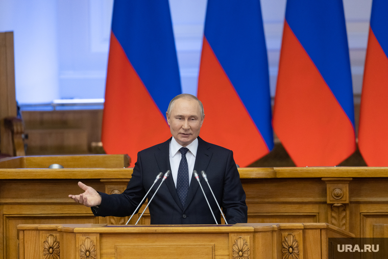 Президент на совете законодателей. Санкт-Петербург