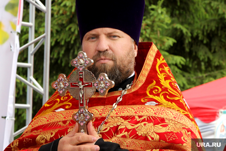 Православная ярмарка
Курган, отец владимир дедов