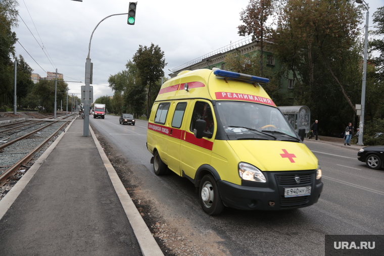 Виды города. Пермь, реанимобиль, реанимация, машина скорой медицинской помощи, скорая помощь