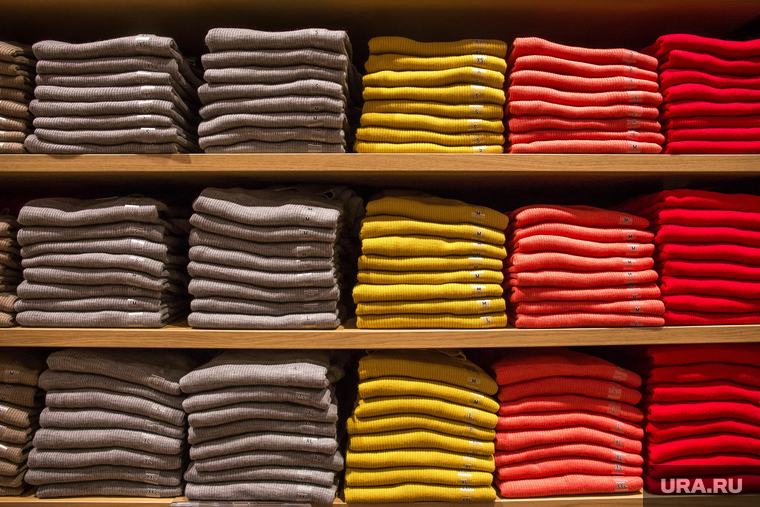МЕГА и UNIQLO. Екатеринбург, полки, одежда