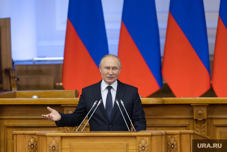 Президент на совете законодателей. Санкт-Петербург