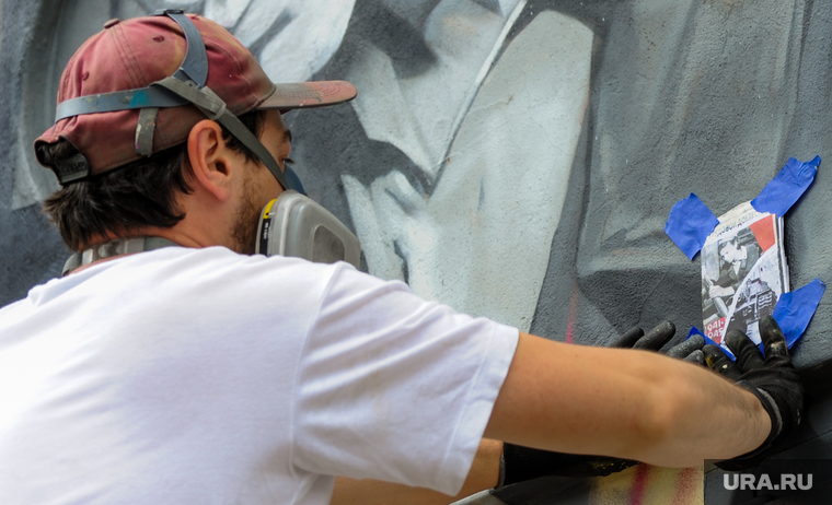 Граффити в честь присвоения звания «Город трудовой доблести». Челябинск, граффити, стрит-арт