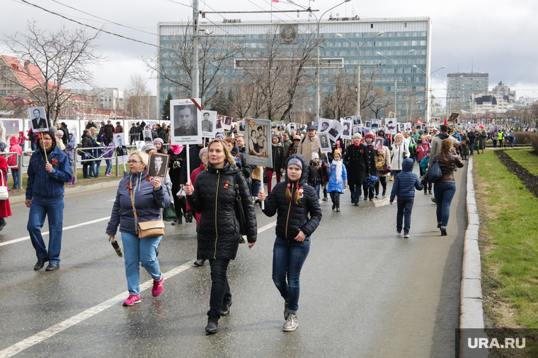 Бессмертный полк. Пермь, улица ленина, бессмертный полк, дом советов, законодательное собрание пермского края