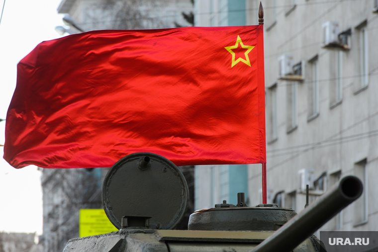 Генеральная репетиция парада Победы на Площади революции. Челябинск, знамя победы, красное знамя