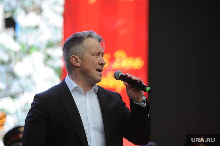 Стихи о войне читал ведущий Алексей Кравченко