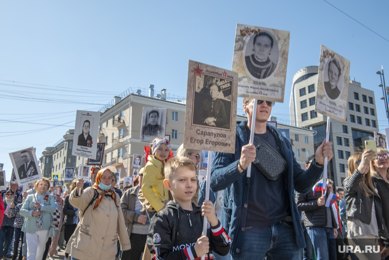 Парад в День Победы и шествие "Бессмертный полк". Пермь, наследники победы, бессмертный полк