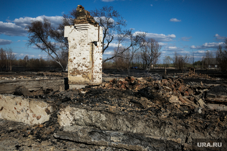 Фельдшерско — акушерский пункт полностью выгорел. Чиновники пообещали местным жителям заменить его новым, модульным