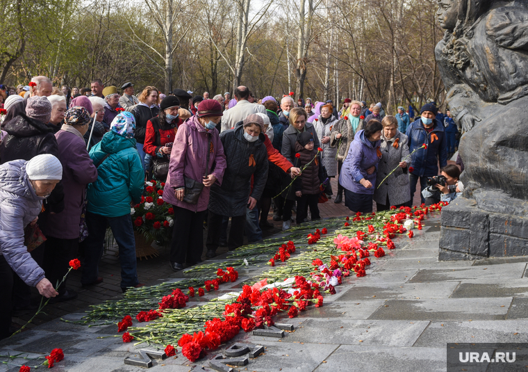 Митинг-концерт , посвященный Дню Победы в Великой Отечественной войне. Екатеринбург, возложение цветов, вов, ветеран, памятник труженикам тыла, ветераны