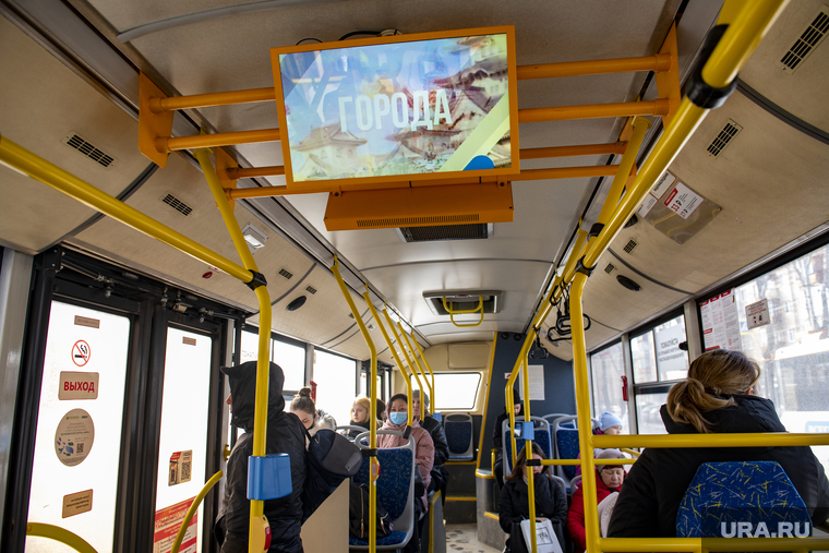 Работа общественного транспорта, Пермь, автобус, общественный транспорт, пассажиры автобуса, салон пассажирского автобуса