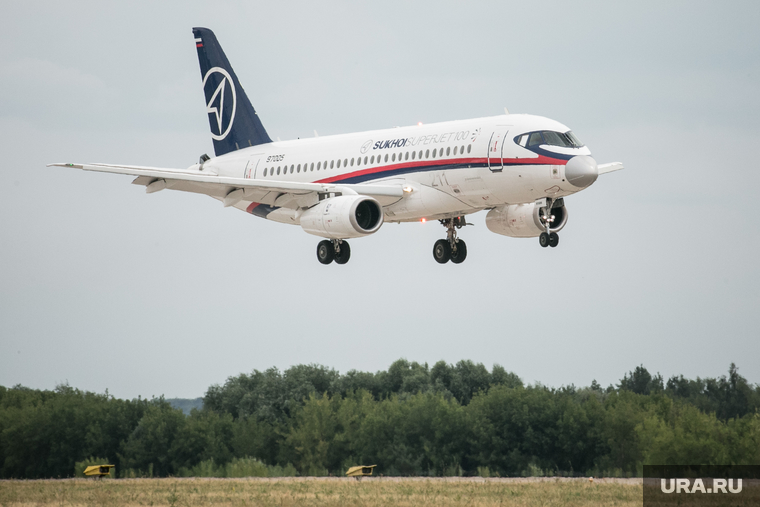 Показательные полеты авиации на МАКС-2021. Москва, аэропорт, посадка самолета, взлет самолета, авиашоу, аэродром, авиация, впп, самолет, взлетно-посадочная полоса, сухой, ssj100, PowerJet SaM146, superjet