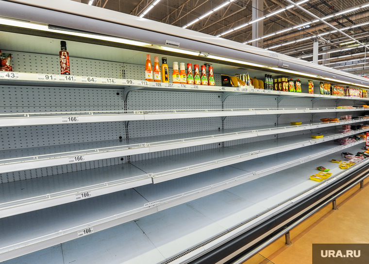 Ситуация в супермаркете Ашан на фоне ажиотажа связанного с эпидемией коронавируса. Челябинск, продуктовые полки, пустые полки, дефицит, магазин, еда, супермаркет ашан