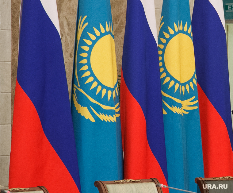 Путин и Назарбаев. Саммит Россия - Казахстан в доме Севастьянова. Екатеринбург, сечин игорь, флаг россии, флаги казахстана, саммит россия - казахстан