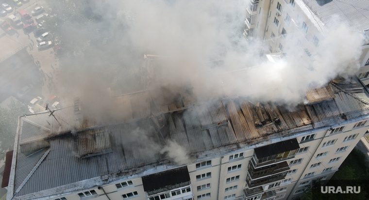 Пожар на кровле по адресу Шейнкмана, 19. Екатеринбург, пожар