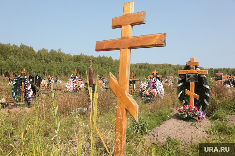 Городское кладбище Северное. Пермь, кладбище, крест могильный