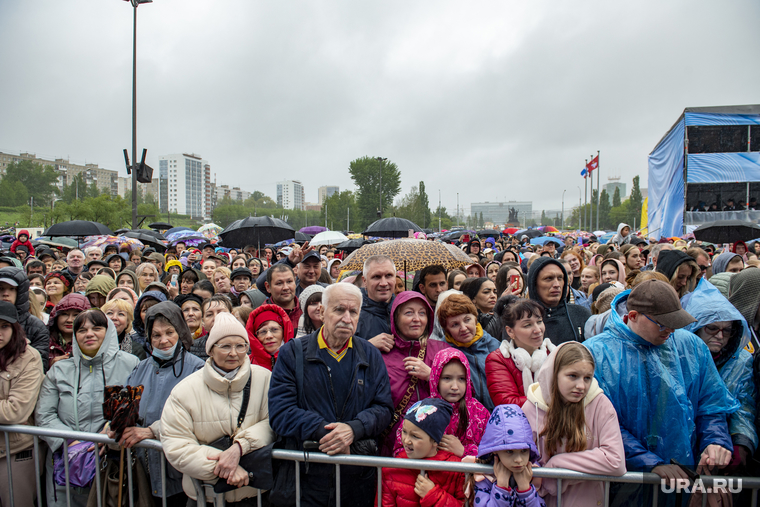 Тысячи пермяков пришли в день города на концерт Валерии
