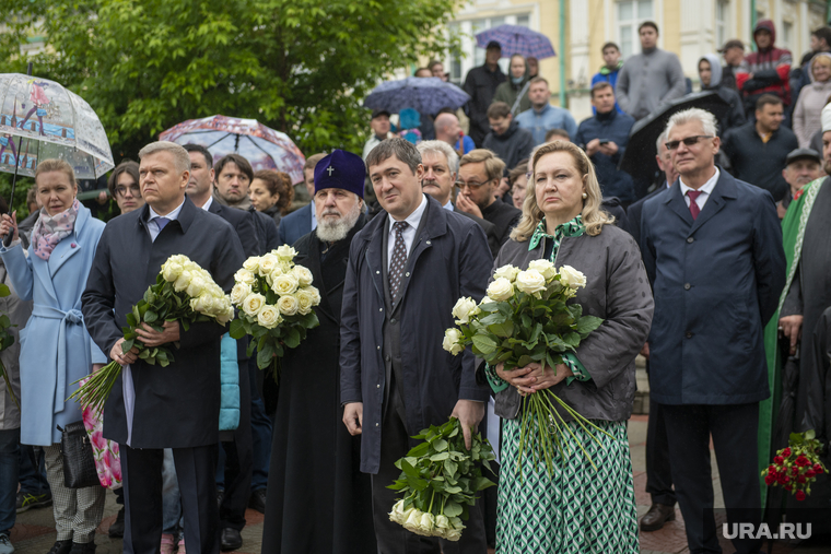 Официальные лица на открытии памятника Михаилу Романову в Перми
