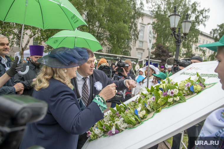 Дмитрий Махонин и Анна Громова на открытии благотворительной акции «Белый цветок» в Перми