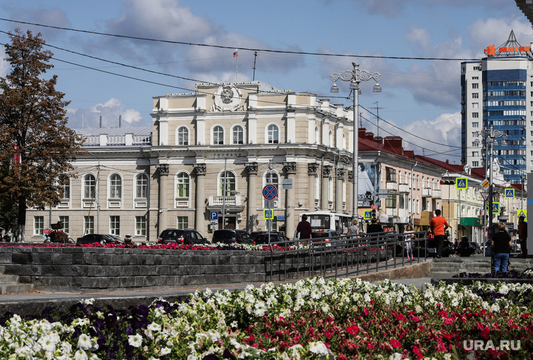 Виды города. Курган, площадь ленина, лето, клумбы с цветами, цветы