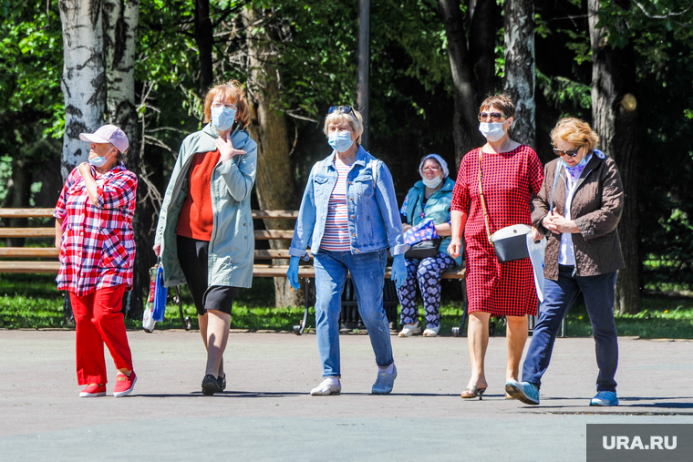 Обстановка в городе во время эпидемии коронавируса. Челябинск, эпидемия, женщины, социальная дистанция