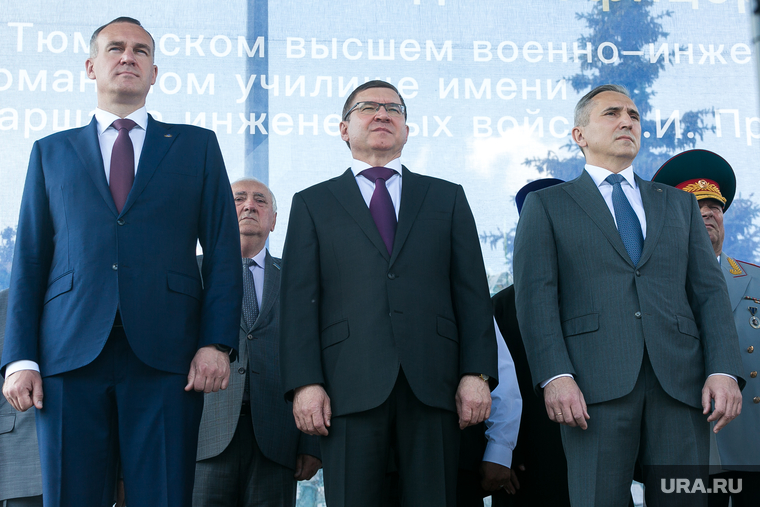 Поздравить офицеров приехали глава Тюмени Руслан Кухарук, полпред президента в УрФО Владимир Якушев и губернатор Тюменской области Александр Моор