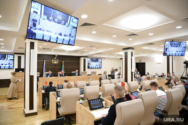 После доклада Орлову задали два десятка заранее согласованных вопросов, не предполагавших сенсаций