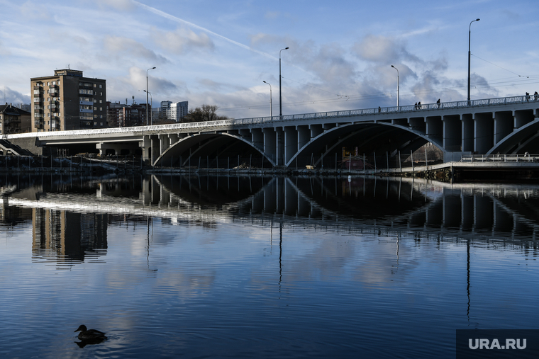 Макаровский мост после реконструкции. Екатеринбург, макаровский мост, городской пруд