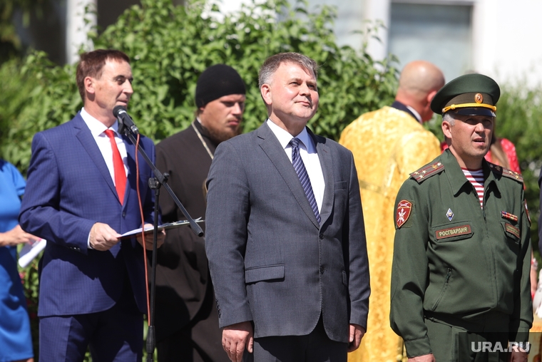 Артем Пушкин (в центре фото) рассказал, что тоже служил в Кремлевском полку