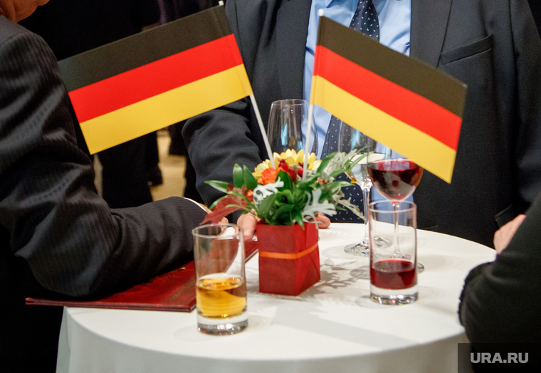 Прием немецкого консульства в честь Дня германского единства. Екатеринбург, флаг германии, воротников владимир, немецкий флаг