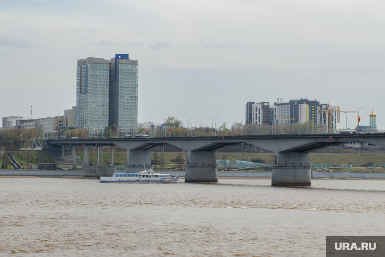 Река Кама. Пермь, река, кама, весна, коммунальный мост