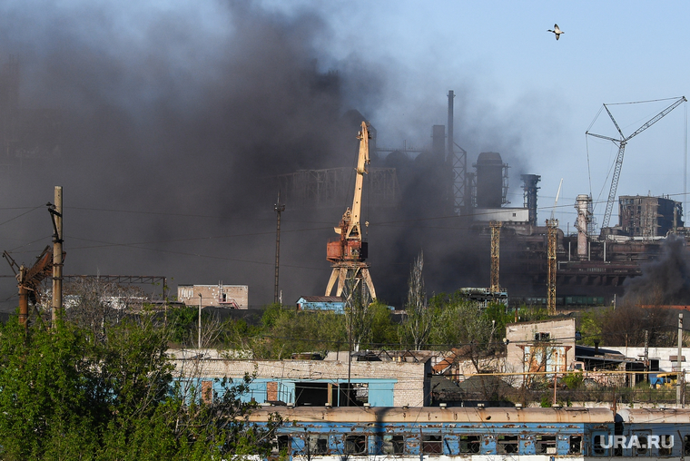 Мариуполь в период вывода гражданских лиц с завода Азовсталь. ДНР/Украина, металлургический комбинат азовсталь, завод азовсталь