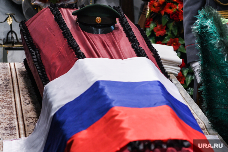 Похороны Александра Попова. Свердловская область, Полевской, похороны, военные похороны, похороны солдата
