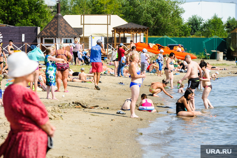 «Путинский» пляж на озере Смолино. Челябинск, лето, жара, отдых на воде, пляж, озеро смолино