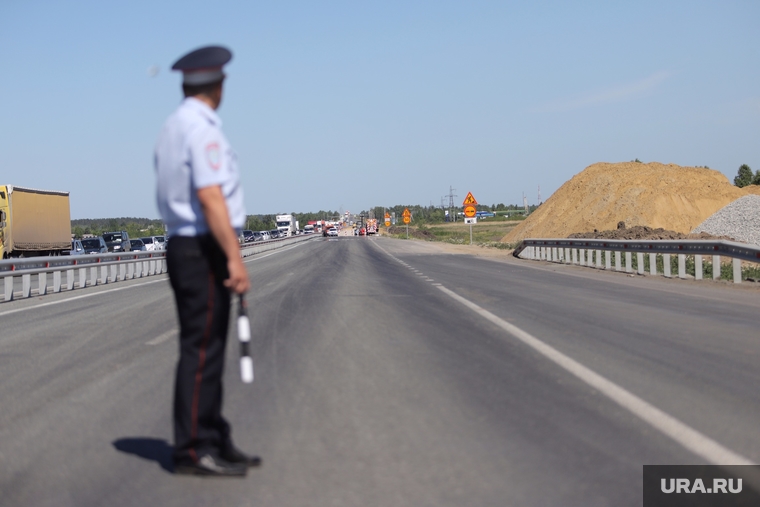 Обрушение надземного перехода на трассе Челябинск -Курган. Курган, полиция, гибдд, дпс, перекрытие движения, трасса челябинск курган