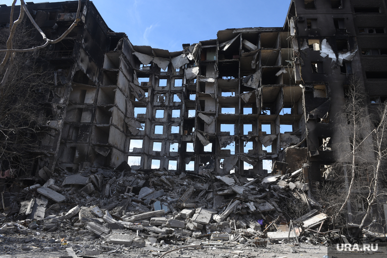 Обстановка в Мариуполе после освобождения. Украина, пожар, пожарище, руины, последствия, украина, мариуполь, война, разрушения, обстрел, сво, специальная военная операция