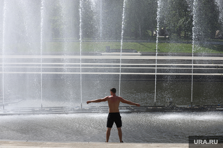 Жаркий день. Екатеринбург, тепло, лето, жара, фонтан, лето в городе