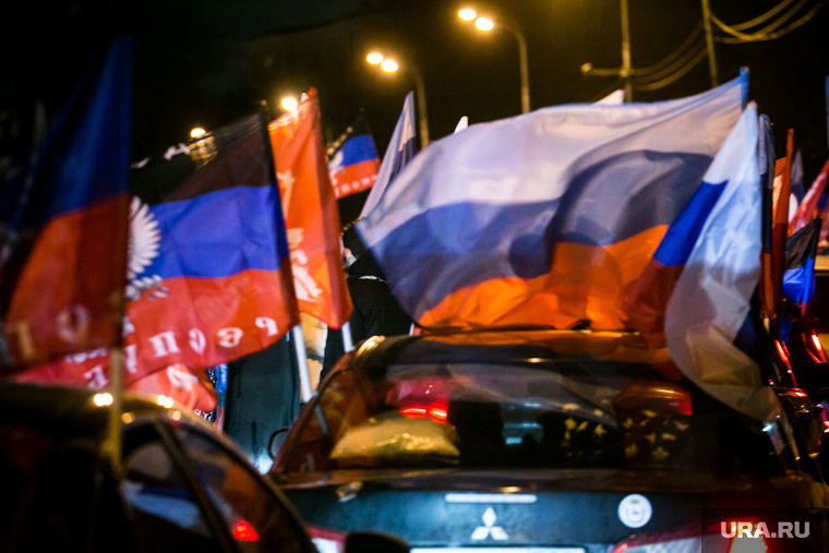 Автопробег, посвященный признанию ЛДНР. Москва, флаг днр, автопробег, лнр, российские флаги
