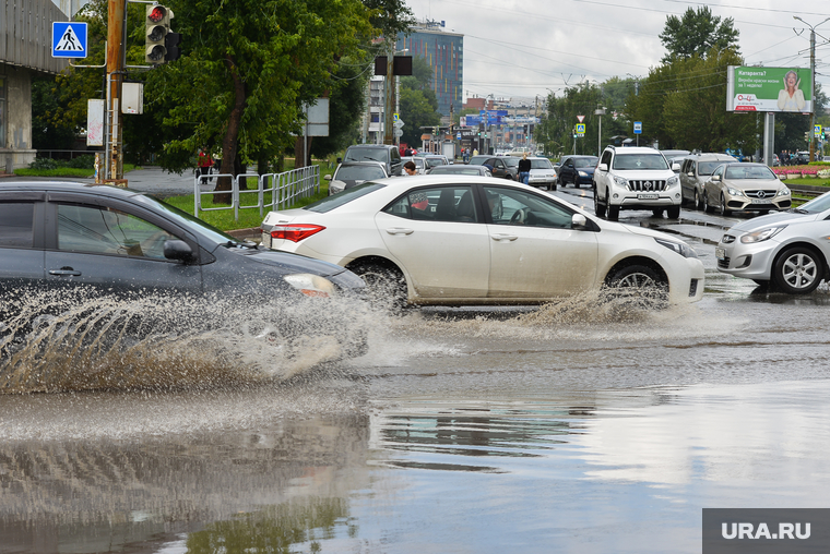 Последствия ливня в Челябинске, вода, автомобиль, автомобильное движение, ливень, потоп, дождь