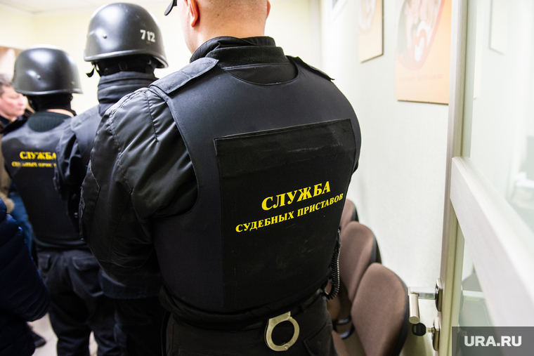 Судебные приставы опечатывают БЦ "Guru". Екатеринбург, фссп россии, силовая поддержка, служба судебных приставов