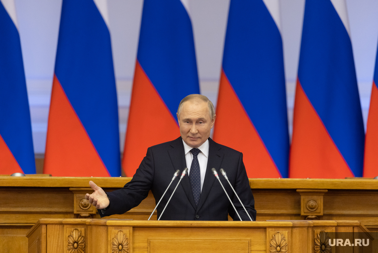 Президент на совете законодателей. Санкт-Петербург