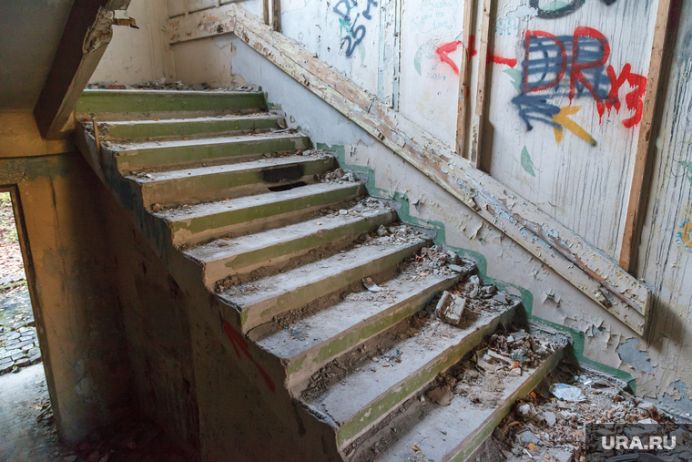 Заброшенные садики. Екатеринбург, заброшенное здание, разруха, лестница