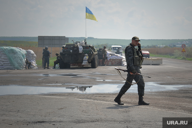 Последствия АТО и украинские блокпосты в Краматорске. Украина, военная техника, украинские войска