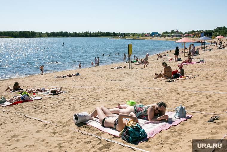 Пляж Верхний бор. Тюмень, вода, берег, загар, лето, карьер, пляж, отдых, озеро, водоем, река кама, отдых на берегу, загорать, загарание, база отдыха верхний бор, верхний бор