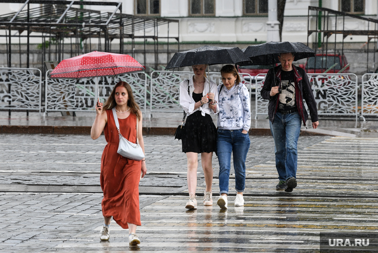 Дождь в Екатеринбурге. Екатеринбург, зонт, дождливая погода, дождь в городе