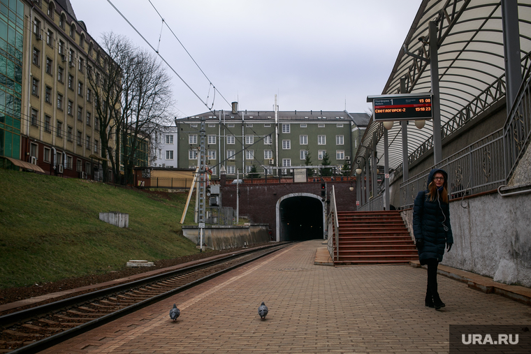 Улицы и окрестности Калининграда весной. Калининград, ожидание, станция, железнодорожные пути, платформа, калининград, северный жд вокзал, железная дорога