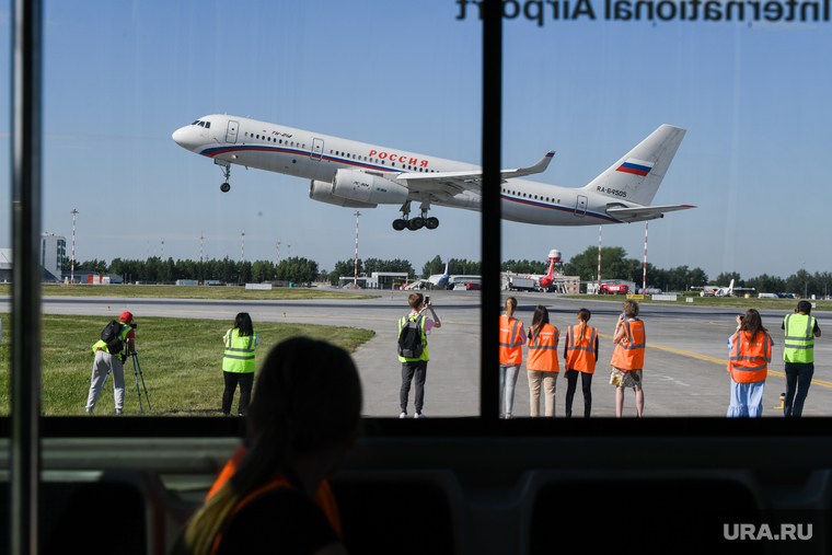 Самолёт Аэрофлота в ливрее Добролета. Екатеринбург, ввс россии, военный самолет, ту-214