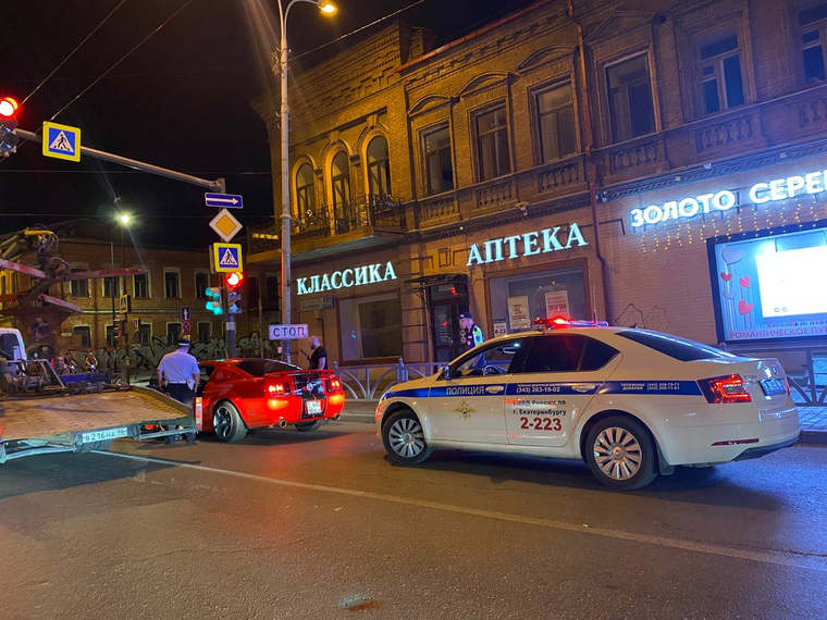 В Екатеринбурге эвакуируют элитную иномарку