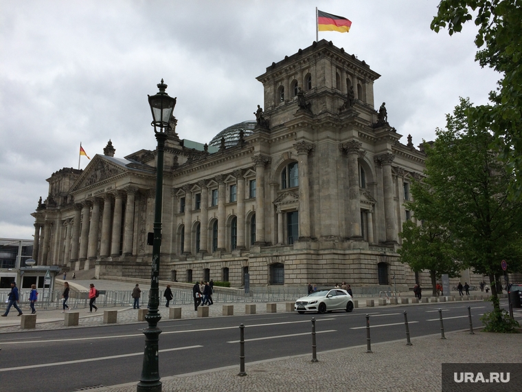 Берлин, флаг германии, рейхстаг