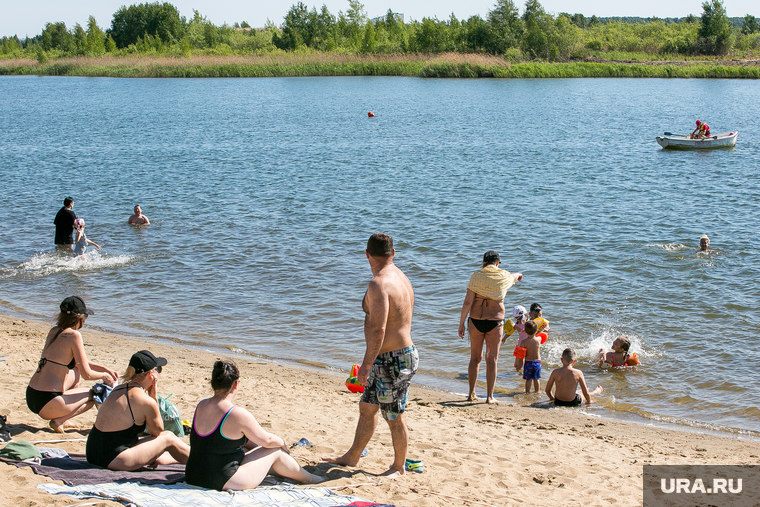 Пляж Верхний бор. Тюмень, вода, берег, лето, карьер, пляж, отдых, озеро, водоем, река кама, отдых на берегу, база отдыха верхний бор, верхний бор