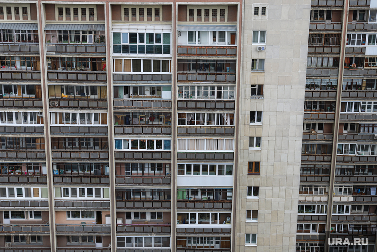 Панорама города. Екатеринбург, балконы, окна, панельный дом, многоэтажка, панелька