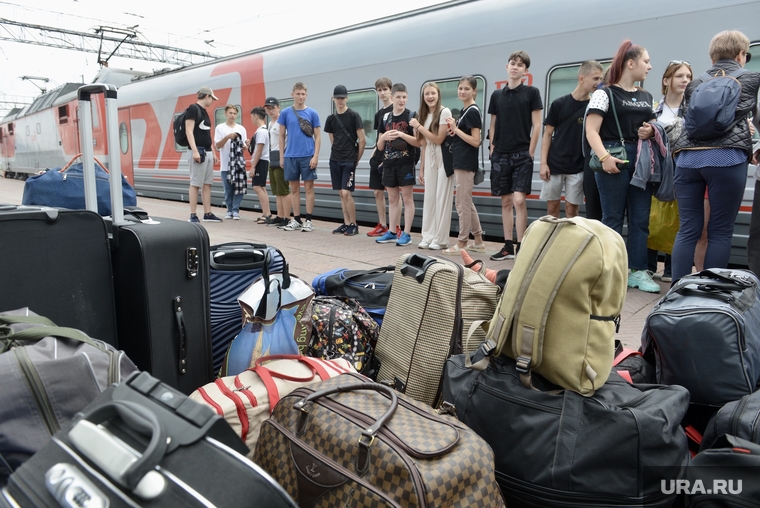 Прибытие детей из Донецка. Челябинск, вокзал, поезд, железнодорожный транспорт, ржд, железная дорога